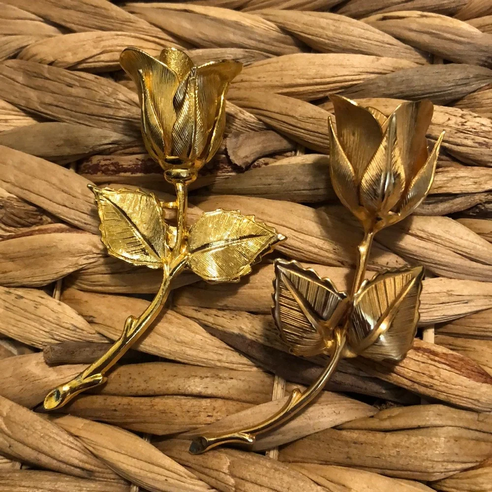 Set of 2 Vintage gold tone rose brooch pins - Giovanni and unmarked - Picture 2 of 4